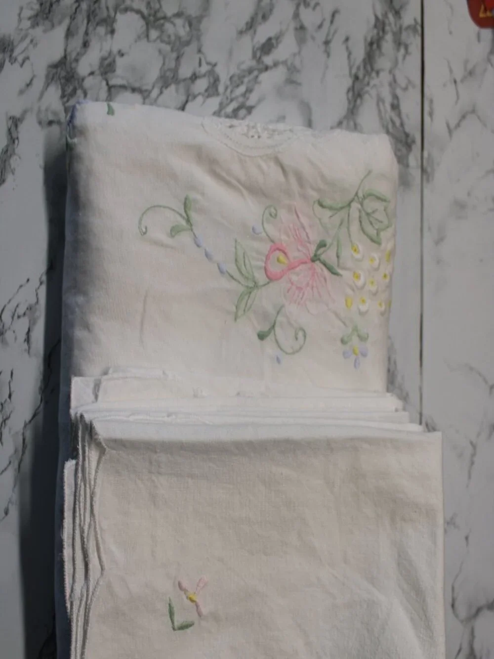 Vintage Handmade White Floral Embroidered Tablecloth with 6 Napkins (Flaw)